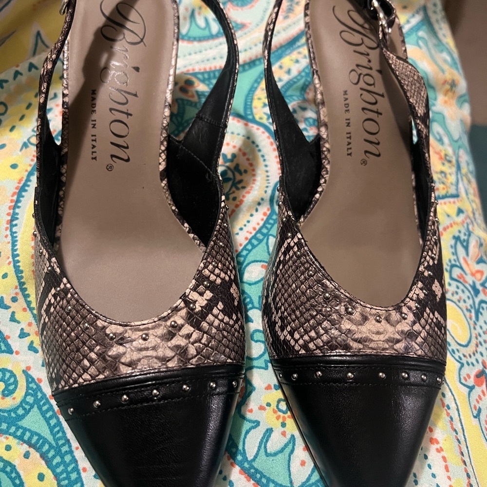 Brighton Black and Tan Heels Elegant Design